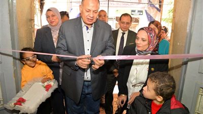 محافظ أسيوط يفتتح معرض الملابس والمنتجات المصرية ويشيد بجودة المعروضات وأسعارها