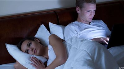 ربة منزل لـ محكمة الأسرة: زوجي مُدمن للمواقع وفتيات الليل