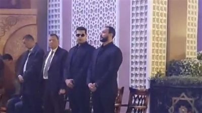 أحمد خالد صالح يتلقى عزاء طارق عبد العزيز