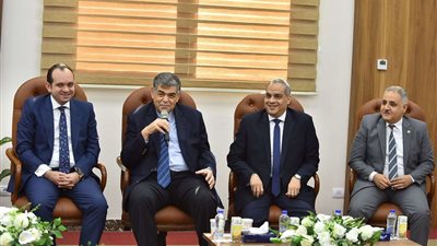 رئيس هيئة الدواء يستقبل رئيس وأعضاء لجنة الصحة بمجلس النواب