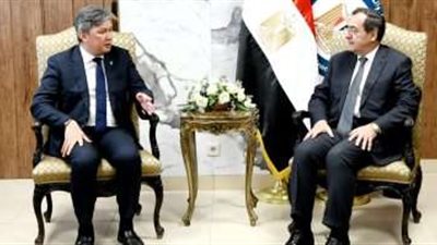 الملا يناقش الفرص الاستثمارية بقطاع البترول مع رئيس شركة دانة غاز