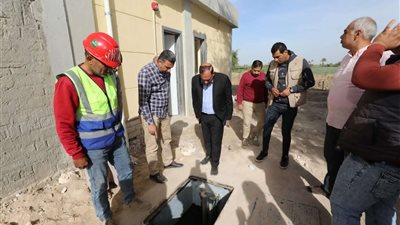 رئيس مياه أسيوط يتفقد مشروع صرف صحي درنكة للاطمئنان على تحقيق الاستفادة القصوى