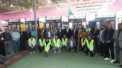 محافظ بني سويف يشهد تسليم 60 كشك للفئات الأولى بالرعاية