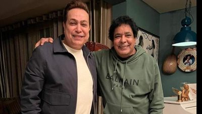 بالصور.. حكيم يزور الكينج محمد منير في منزله