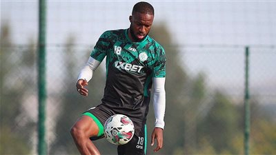 تقارير مغربية: بعد اهتمام الزمالك بضمه.. الرجاء يحدد قيمة الاستغناء عن «روجر»