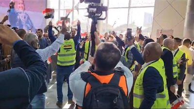 تظاهرة حب و ولاء للوطن أمام السفارة المصرية في الكويت للمشاركة بالانتخابات