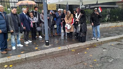 أبناء الجالية المصرية بميلانو يتحدون الطقس السيئ والأمطار للإدلاء بأصواتهم