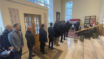 مصطحبين أبنائهم.. المصريين في لندن يحتشدون أمام صناديق الانتخابات الرئاسية 2024