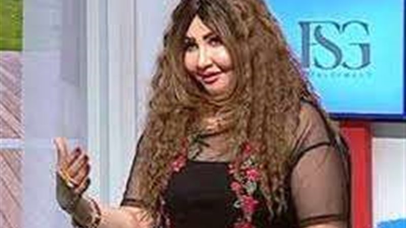 المذيعه إنجي حماده