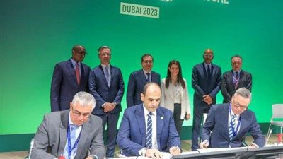 اقتصادية قناة السويس توقع مذكرة تفاهم لتموين السفن بالوقود الأخضر في شرق بورسعيد