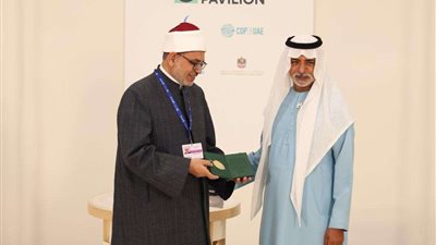 في COP28.. وزير التسامح والتعايش الإماراتي يكرم رئيس جامعة الأزهر