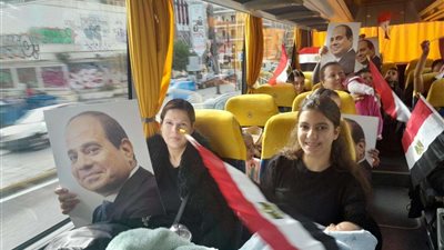 إقبال  شديد من أبناء الجالية المصرية فى اليونان  امام المقر الانتخابى