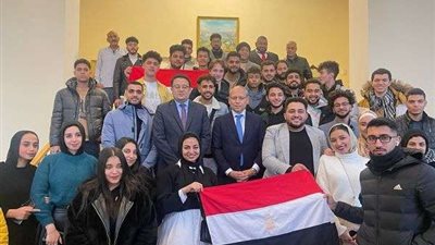 رغم البرد القارس والسفر لـ 11 ساعة.. الطلاب المصريون يصوتون في الانتخابات الرئاسية بموسكو