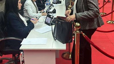 وزيرة البيئة تُدلي بصوتها في الانتخابات الرئاسية بدبي