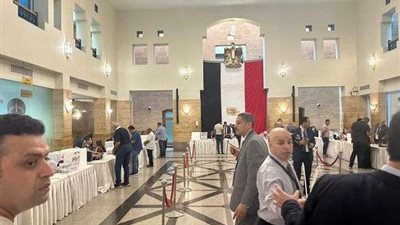 المصريون يتوافدون على سفارة مصر بالسعودية للتصويت في الانتخابات الرئاسية لليوم الثاني