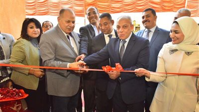 محافظ أسيوط ورئيس هيئة تنمية الصعيد يفتتحان المُجمع الصناعي الحرفي بمركز 