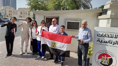 لليوم الثاني.. المصريون يتوافدون على السفارة المصرية بالبحرين للتصويت في الانتخابات الرئاسية