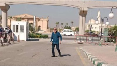 محمد أبو داود ومحمد علي رزق وأشرف فايق يرافقون جنازة أشرف عبد الغفور