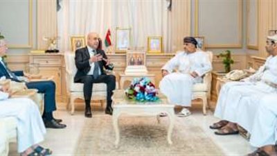 وزير الإسكان يبحث سبل التعاون المشترك مع نظيرة العماني