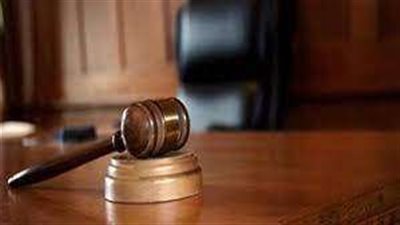 تأجيل محاكمة متهم بقتل طفلة وشرع في قتل شقيقها بعصا خشبية بالخصوص