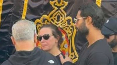 وسط حضور فني كبير.. ريهام عبد الغفور تستقبل واجب العزاء في والدها