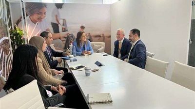 وزيرة التخطيط تُناقش جهود الدولة في مجال الهيدروجين الأخضر