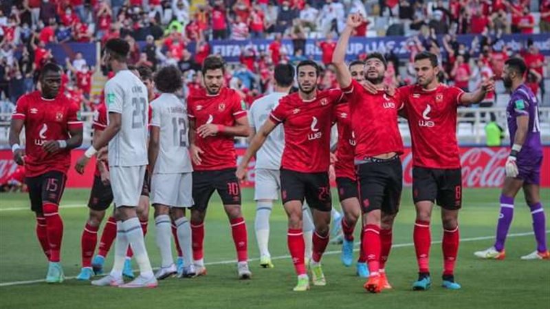 الأهلي يكتسح الهلال