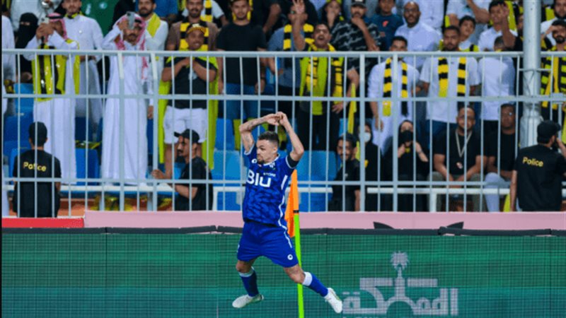 لاعب الهلال السعودي