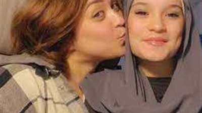 مروة عبد المنعم تتعرض للهجوم بعد ارتداء ابنتها الحجاب