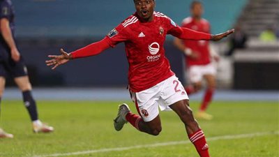 استبعاد كهربا.. بيرسي تاو ينافس على لقب أفضل لاعب داخل أفريقيا