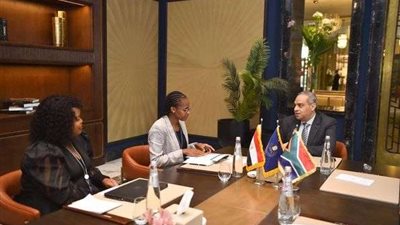 رئيس هيئة الدواء يعقد عدة لقاءات مع مسئولي الهيئات المناظرة