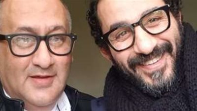 كيف وصف أحمد حلمى علاقته بشقيقه الراحل؟