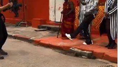 شاهد.. محمد رمضان يتعرض لموقف محرج أثناء تصوير كليب الأغنية