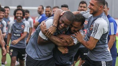 ما بين الاستمرار والرحيل.. مهاجم الأهلي تحت التقييم