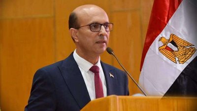 رئيس جامعة أسيوط يوجه رسالة لأعضاء المجتمع الجامعي للمشاركه بانتخابات الرئاسة غدا