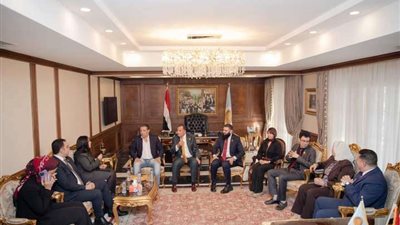 حملة المرشح الرئاسي حازم عمر تستقبل وفدًا من تنسيقية شباب الأحزاب والسياسيين بمقر الحملة