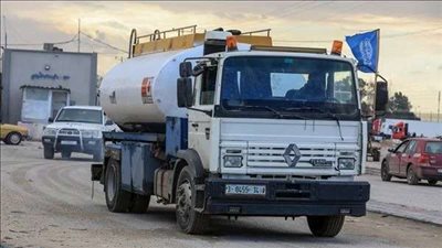 دخول شاحنتي غاز و 129 ألف لتر سولار إلى غزة