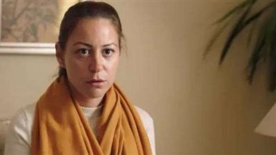 مصطفى شعبان ومنة شلبي وإسعاد يونس يصلون عزاء أشرف عبد الغفور