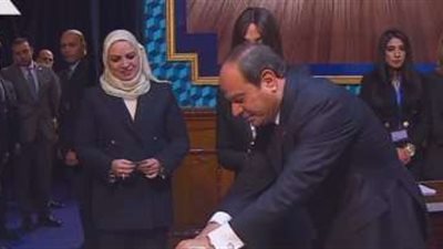 الرئيس السيسي يغادر لجنته الانتخابية بعد الإدلاء بصوته