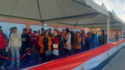 قبل فتح اللجان.. زحام شديد أمام لجان الانتخابات الرئاسية في مدينة بدر