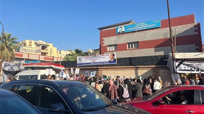 مدرسة الشهيد محمود سامي بالإسكندرية تستقبل الناخبين المشاركين في الانتخابات الرئاسية