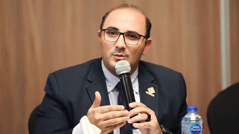 يوسف عماد، أمين العمل