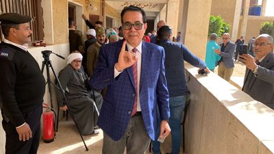 الأنتخابات الرئاسية 2024.. رئيس نقابة الغزل والنسيج يدلى بصوته في الشرقية
