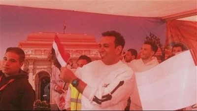 بعلم مصر.. محمود الليثي يدلي بصوته في الانتخابات الرئاسية 2024