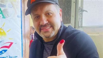 إدوارد يدلي بصوته في الانتخابات الرئاسية 2024 بالحي المتميز بأكتوبر