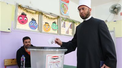 أسامة الأزهري يشارك بصوته في الانتخابات الرئاسية 2024 بالتجمع الخامس