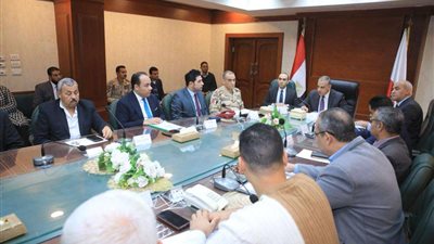 محافظ سوهاج يترأس غرفة العمليات الرئيسية بالمحافظة لمتابعة سير الانتخابات الرئاسية  2024