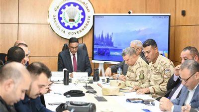 محافظ الدقهلية يتابع مع غرفة العمليات انتظام سير العملية الانتخابية