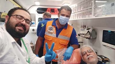 مريض بالقلب يصر على الإدلاء بصوته في الانتخابات الرئاسية (صور)