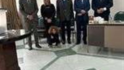 العاملون بمطار أسيوط يدلون بأصواتهم داخل لجنة المغتربين